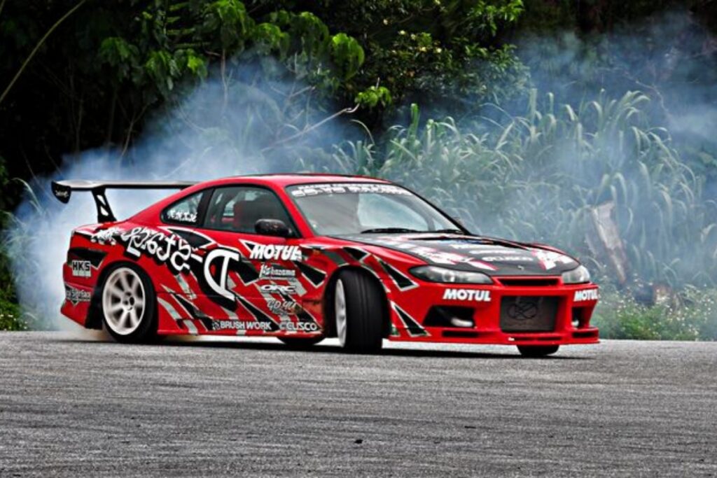 Nissan Silvia (S13, S14, S15): O ícone definitivo. Por quê? (Leveza, motor SR20DET, aftermarket infinito).